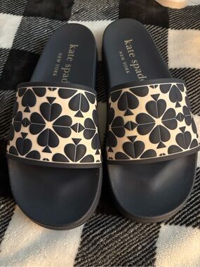 Size 8B Women’s Kate Spade Slides EUC